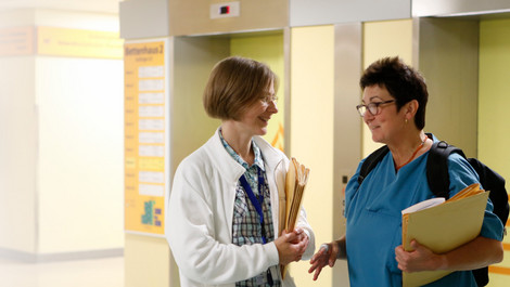 2 Mitarbeiterinnen der Palliativmedizin im Gespräch